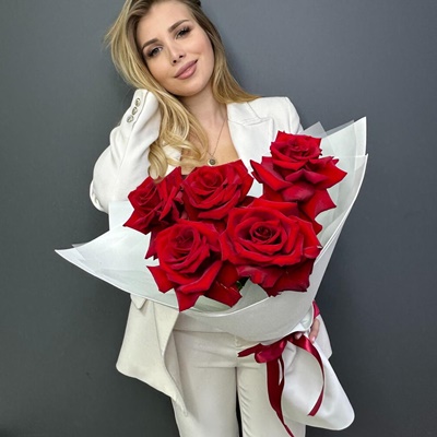 Saratova çiçek yolla